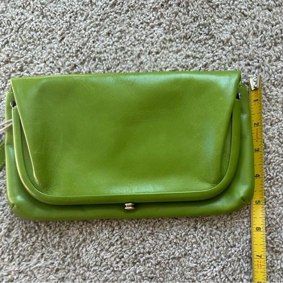 Hobo Lauren Wristlet Green Leather Women's Bag NWT - Picture 11 of 12